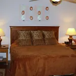 Quiet Relaxing Waterfront Suisse Chalet