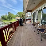 Waterfront Getaway - Dock Ur Boat & Walk To Beach