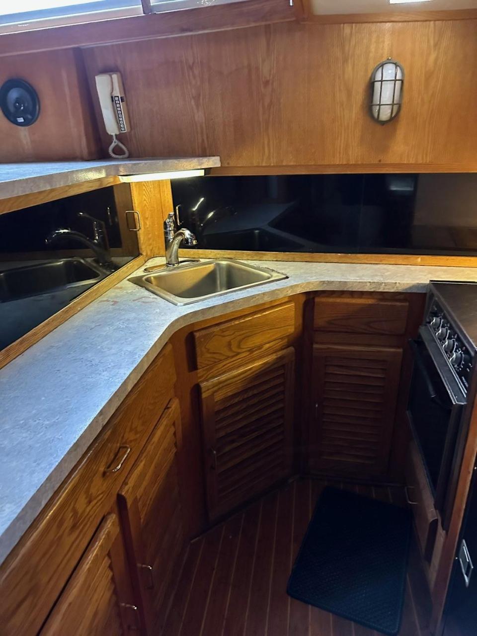 Boat Life - Overnight Botel