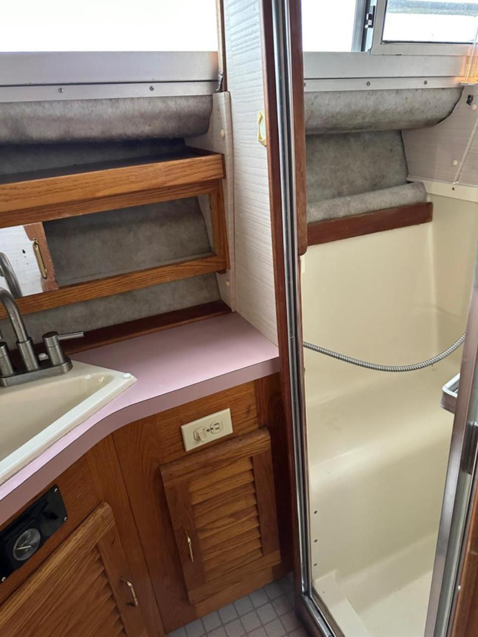 Boat Life - Overnight Botel Annapolis