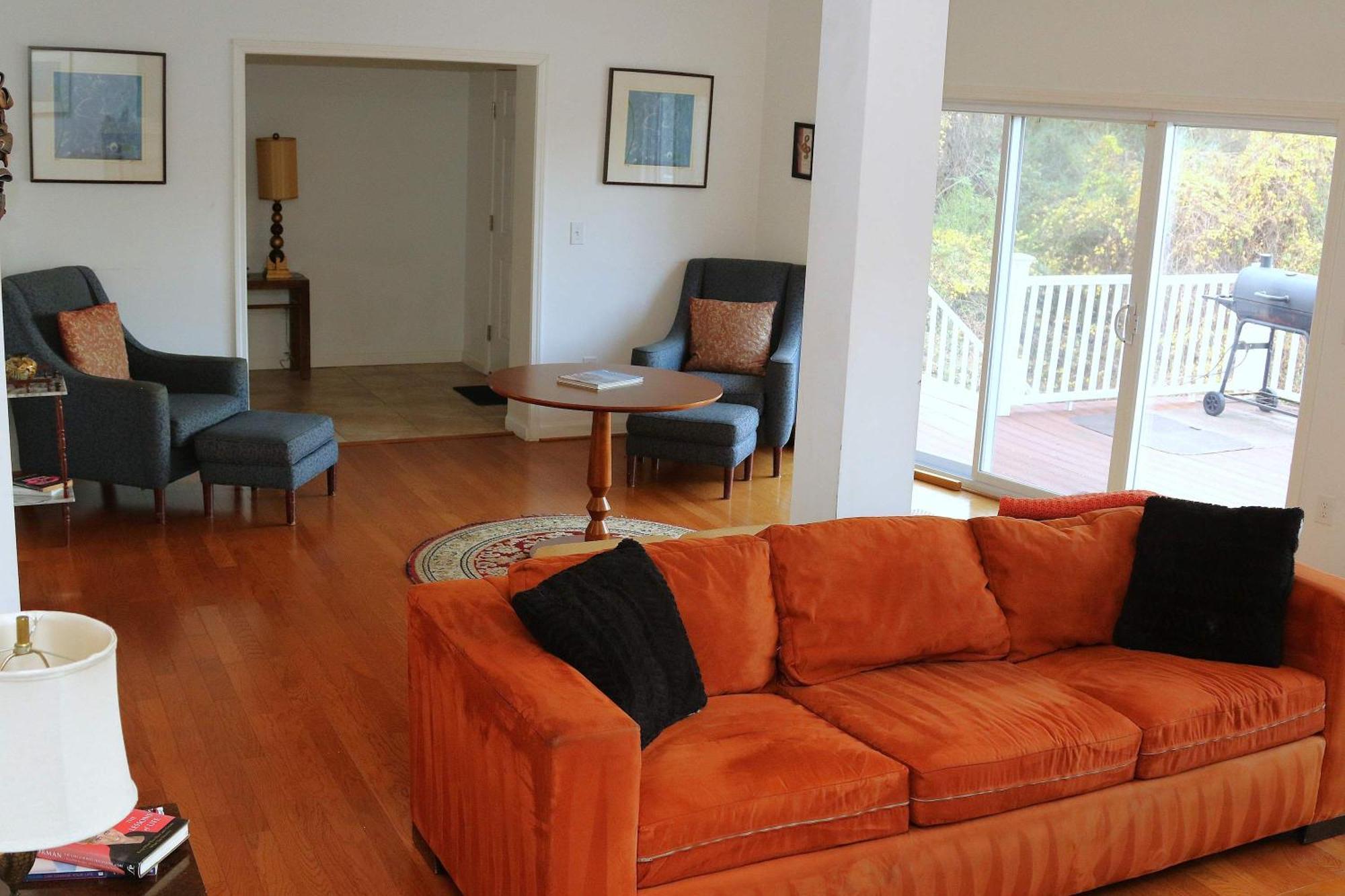 Quiet Relaxing Waterfront Suisse Holiday home