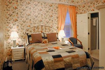 On Main Bed & Breakfast 2*