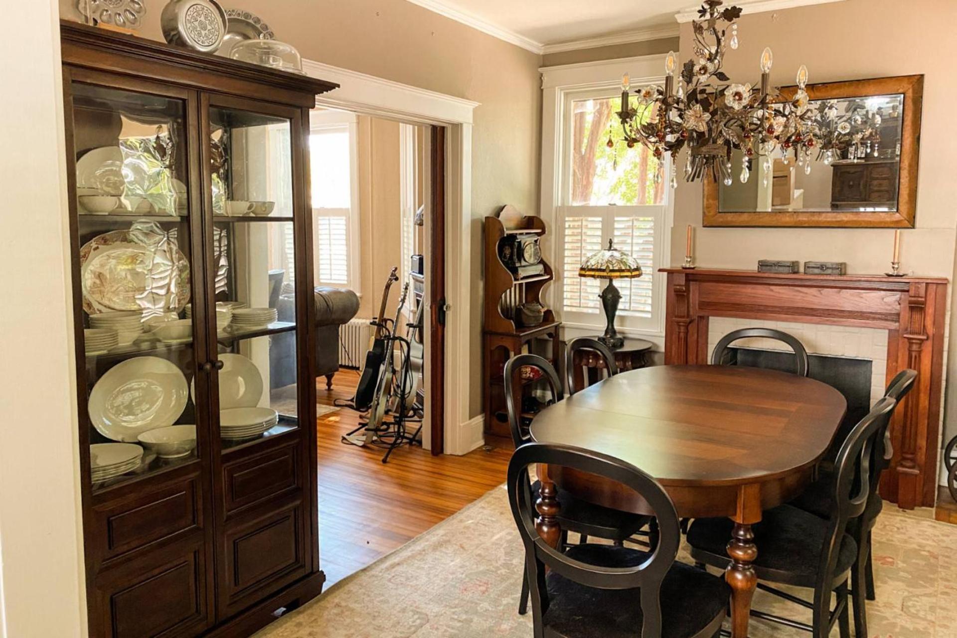 Deep In The Heart Of Crabtown - Itrip