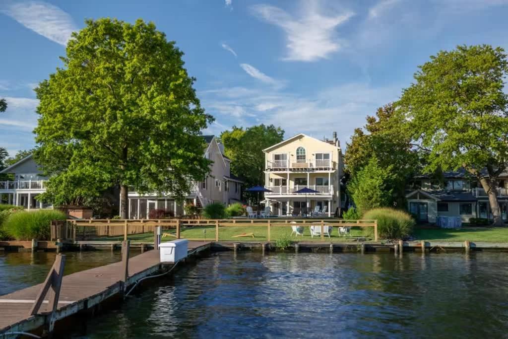 Holiday home Oasis By The Bay - Waterfront Heated Pool Hot Tub *