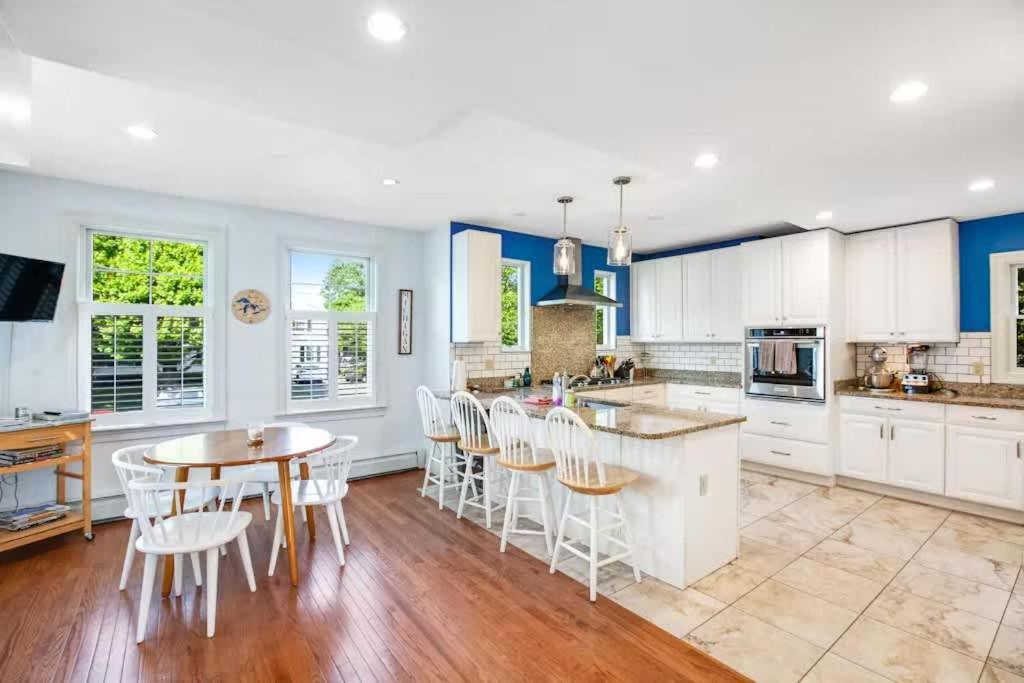 Oasis By The Bay - Waterfront Heated Pool Hot Tub Holiday home Annapolis