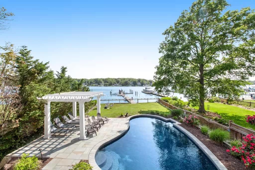 Holiday home Oasis By The Bay - Waterfront Heated Pool Hot Tub Annapolis