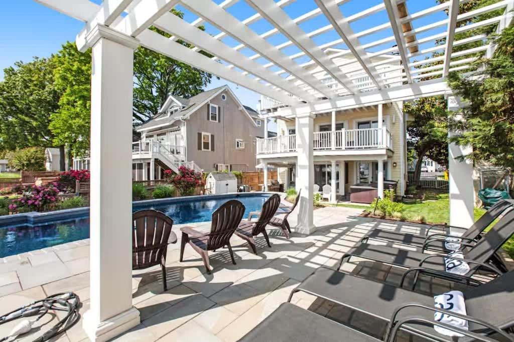 Oasis By The Bay - Waterfront Heated Pool Hot Tub *