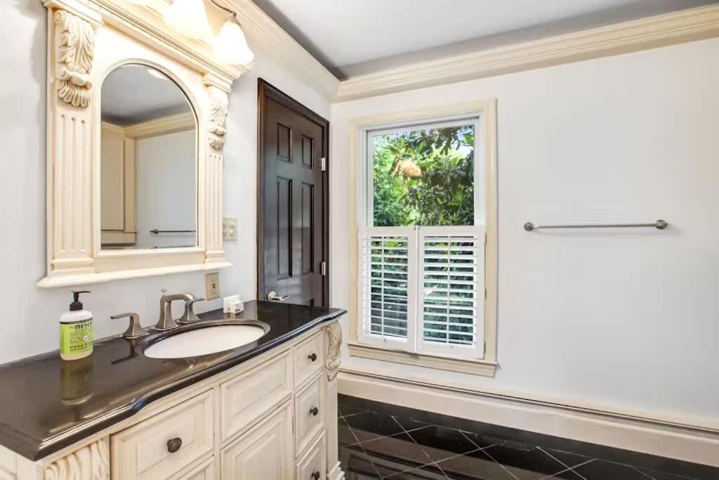 Holiday home Oasis By The Bay - Waterfront Heated Pool Hot Tub