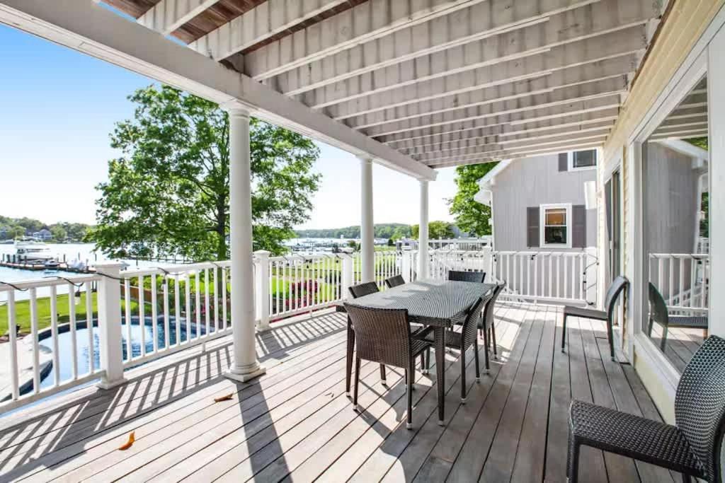 Holiday home Oasis By The Bay - Waterfront Heated Pool Hot Tub Annapolis