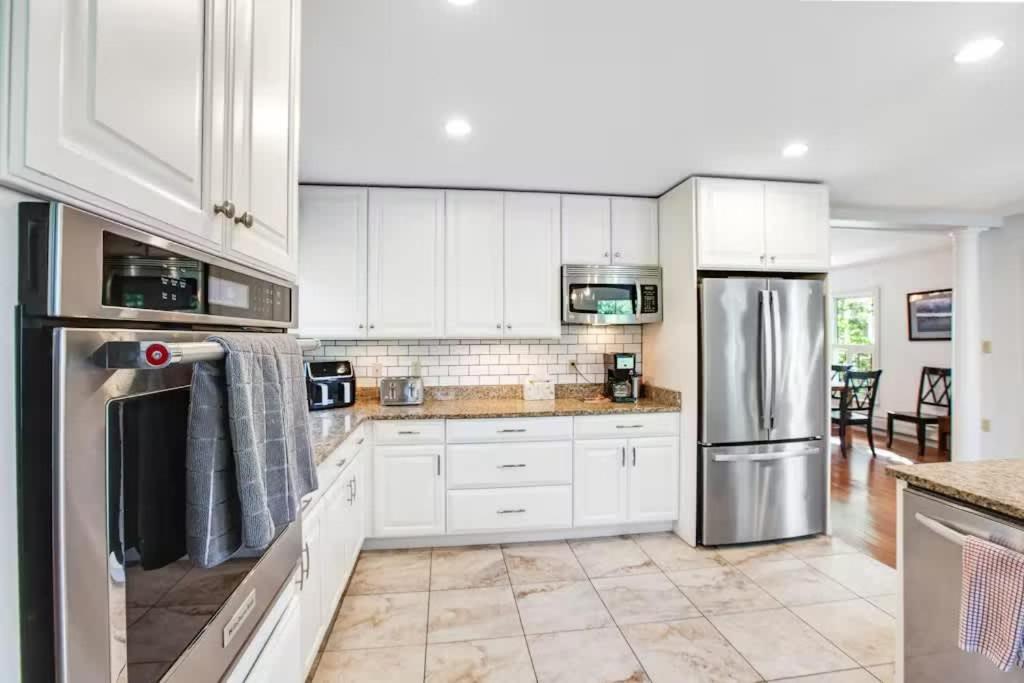 Oasis By The Bay - Waterfront Heated Pool Hot Tub *
