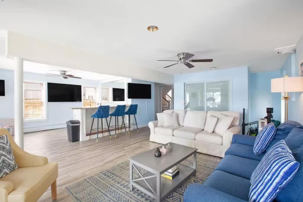 Oasis By The Bay - Waterfront Heated Pool Hot Tub