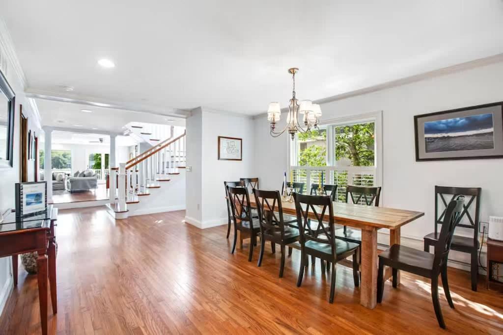 Holiday home Oasis By The Bay - Waterfront Heated Pool Hot Tub Annapolis