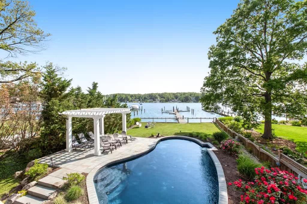 Oasis By The Bay - Waterfront Heated Pool Hot Tub Holiday home Annapolis
