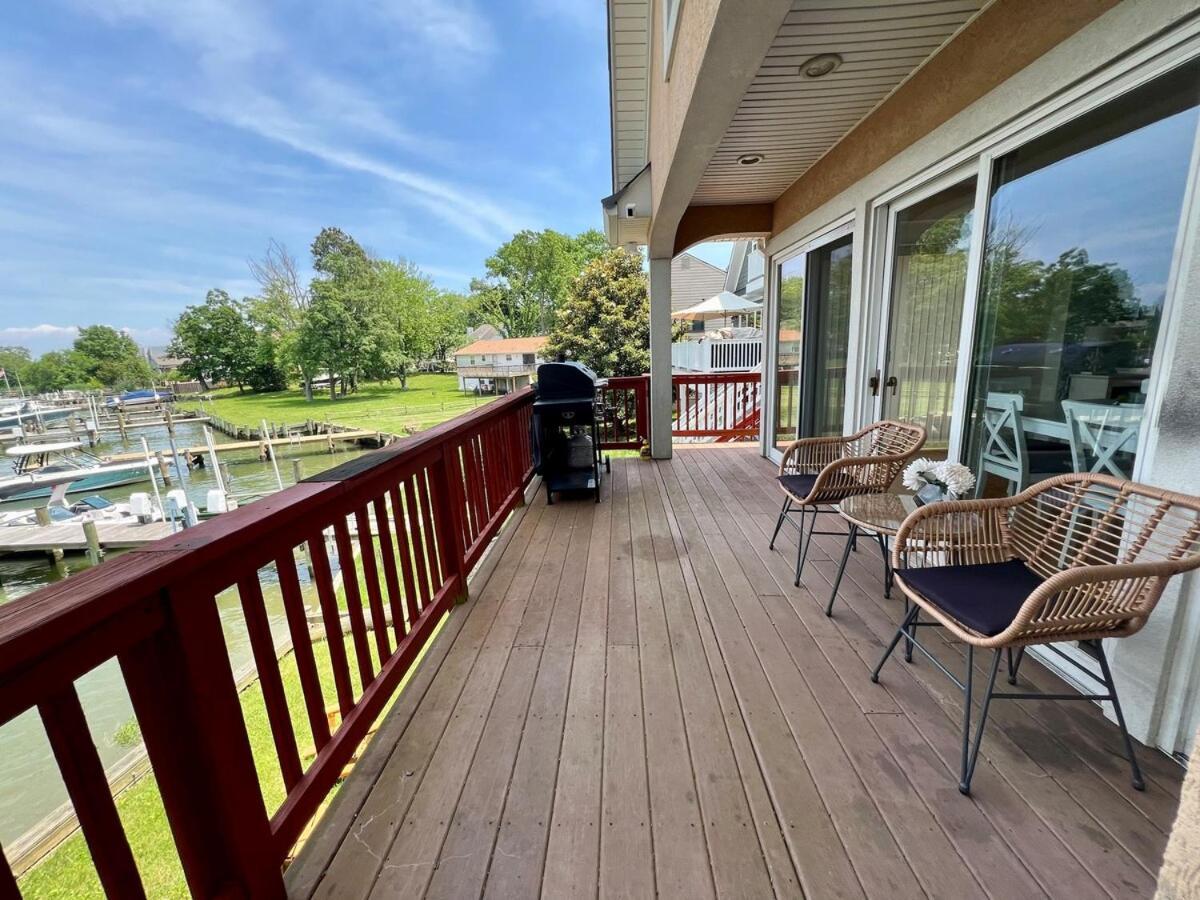 Waterfront Getaway - Dock Ur Boat & Walk To Holiday home