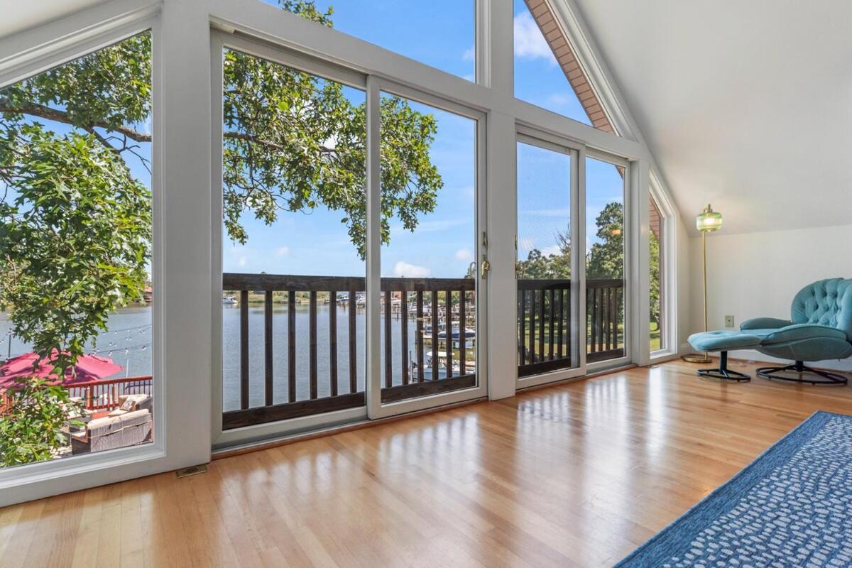 Waterfront Getaway - Dock Ur Boat & Walk To Holiday home Annapolis