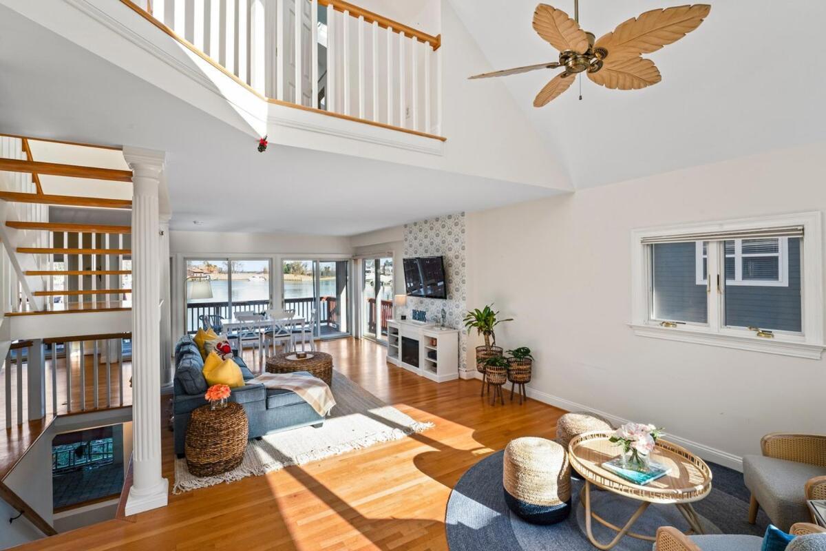 Waterfront Getaway - Dock Ur Boat & Walk To Holiday home