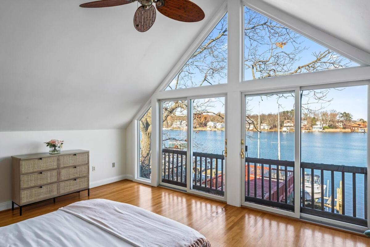 Waterfront Getaway - Dock Ur Boat & Walk To Holiday home