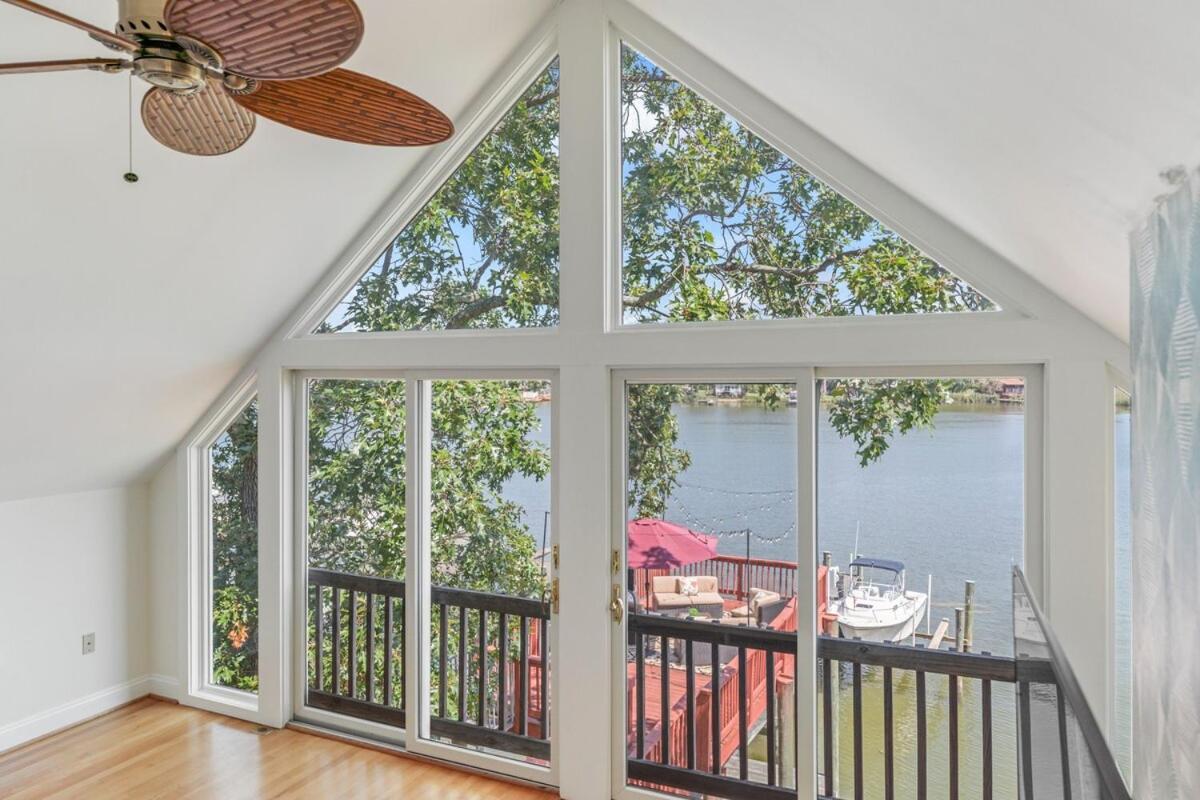 Waterfront Getaway - Dock Ur Boat & Walk To *