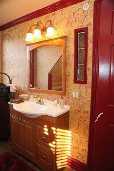 Academy Bed & Breakfast 4*