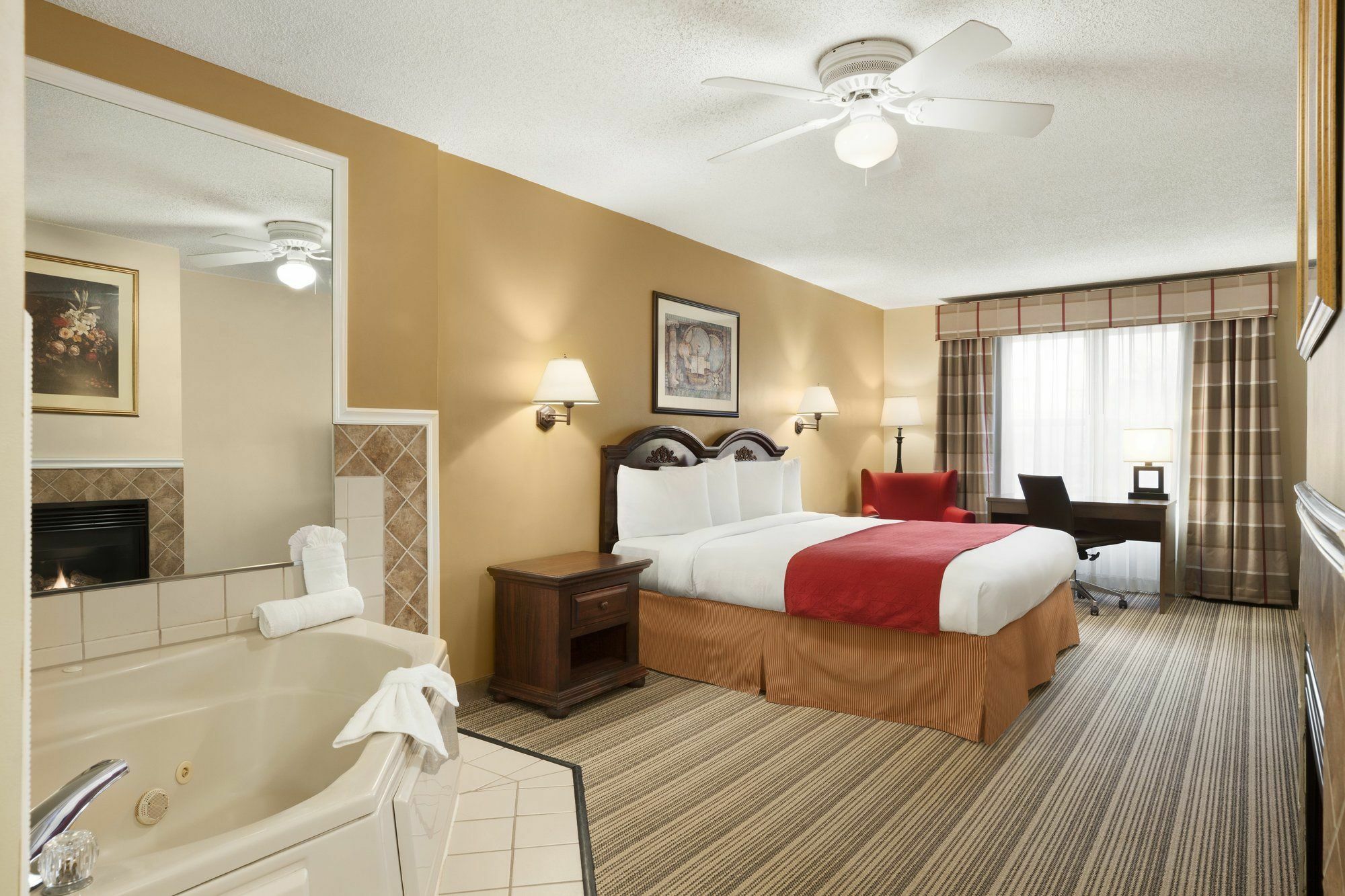 Country & By Radisson, Annapolis, Md