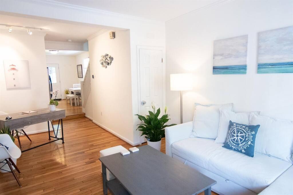 Cozy 2br W/ Parking In Downtown Annapolis