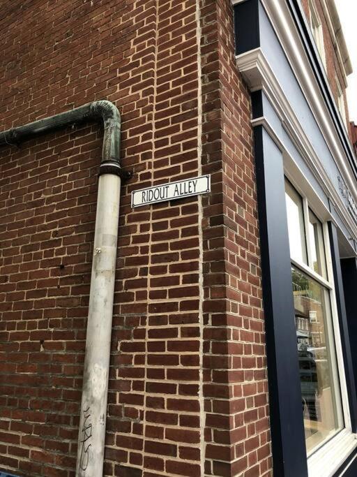 Cozy 2br W/ Parking In Downtown