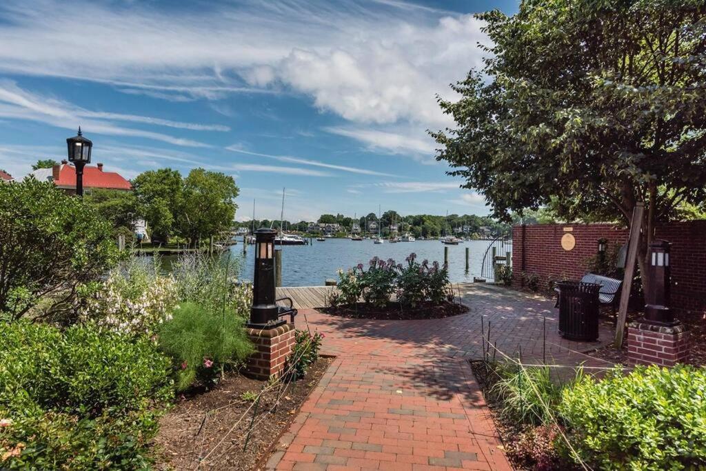 Cozy 2br W/ Parking In Downtown * Annapolis