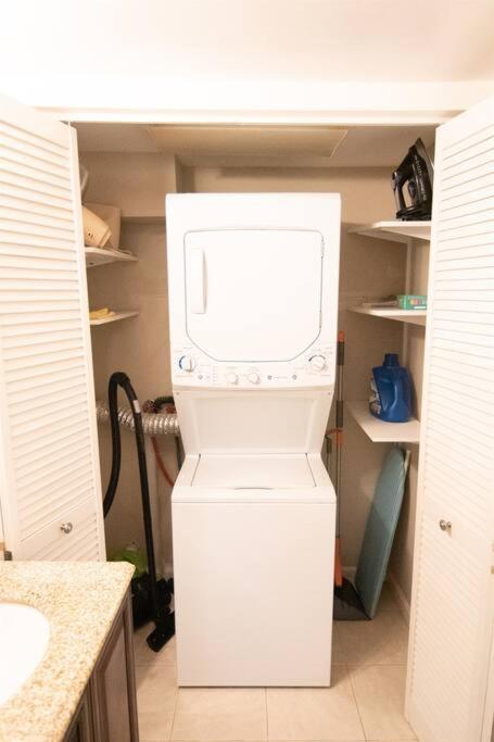 Cozy 2br W/ Parking In Downtown