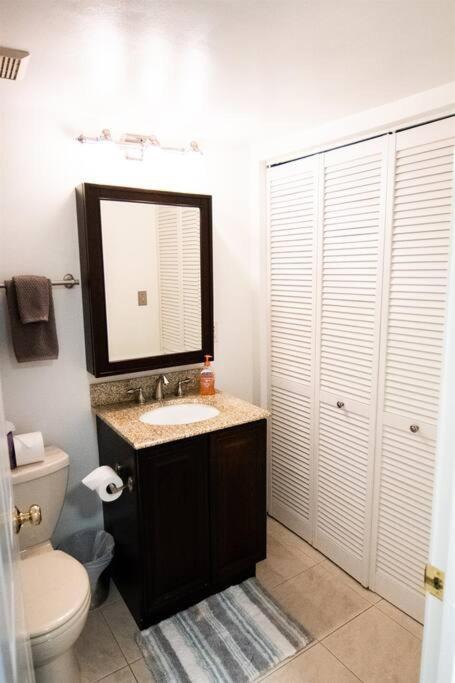 Cozy 2br W/ Parking In Downtown Annapolis