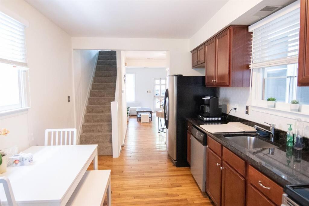 Holiday home Cozy 2br W/ Parking In Downtown *