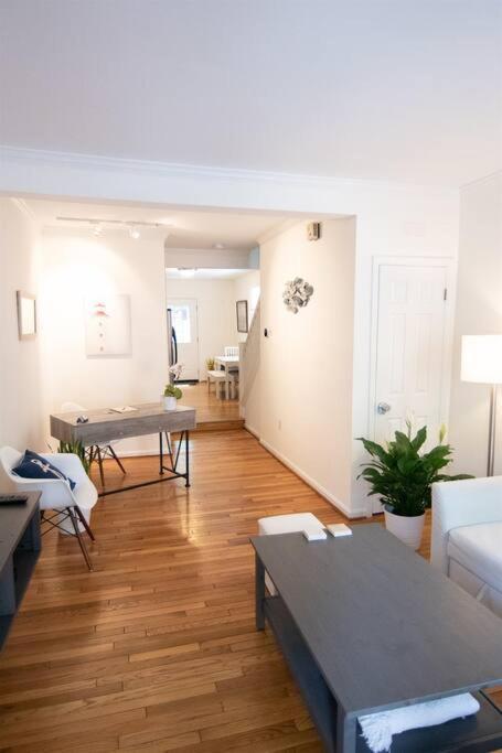 Cozy 2br W/ Parking In Downtown * Annapolis