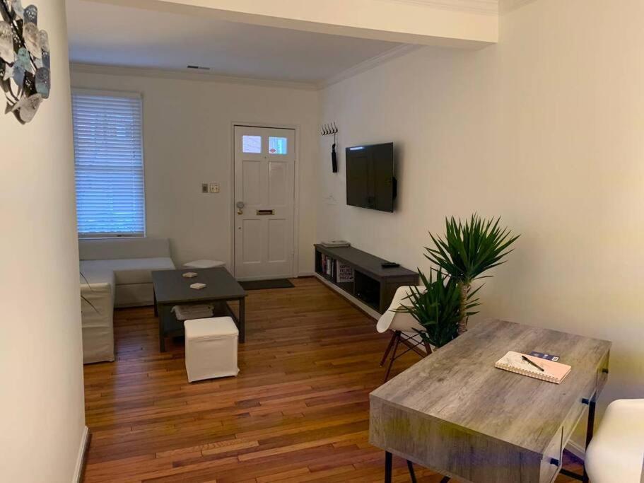 Cozy 2br W/ Parking In Downtown Holiday home
